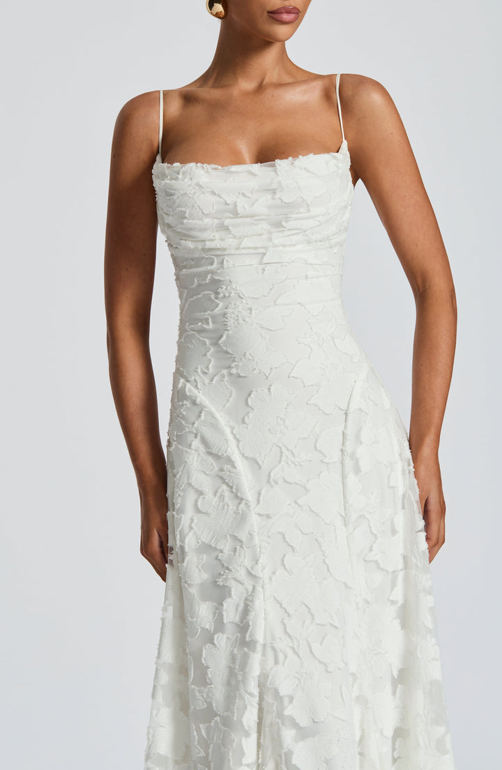 Jane | Flowing Elegance in Timeless Maxi Style