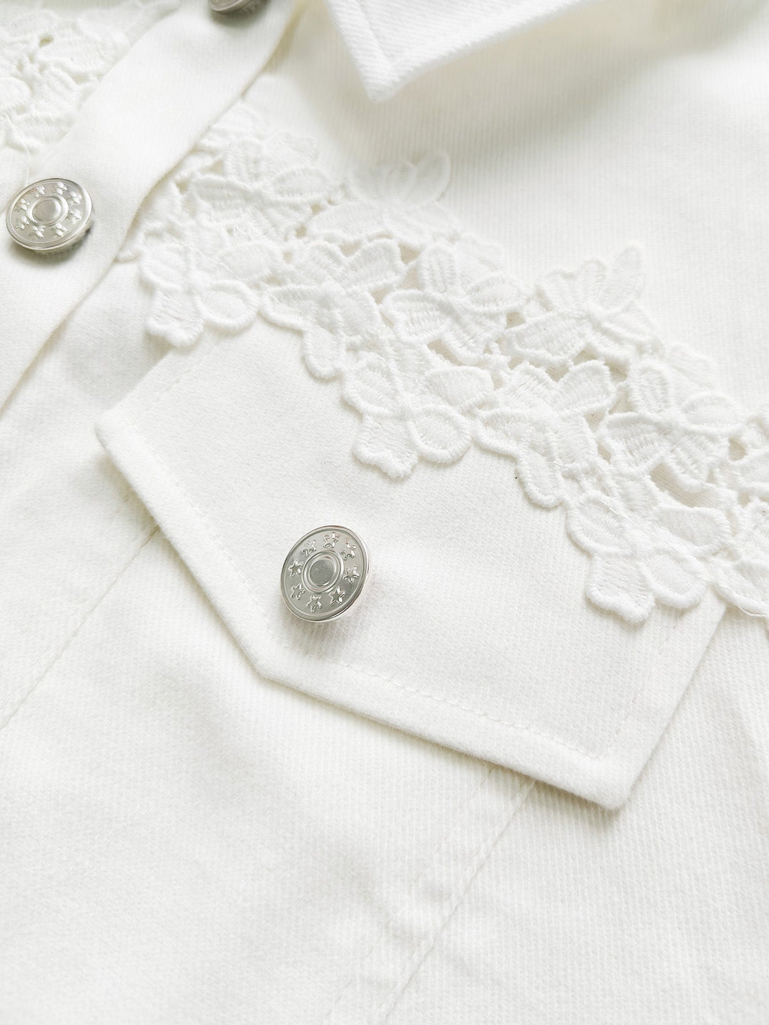 Susanne™ | White Jacket with Openwork Flounce